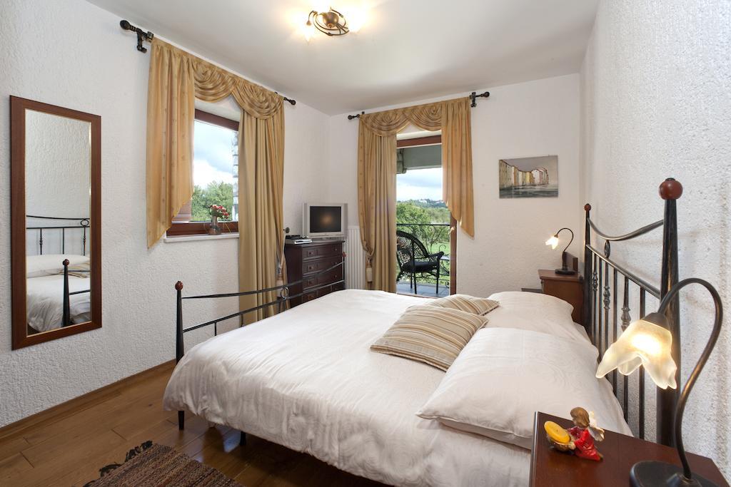 Villa Castello Rausch Valkarin Camera foto