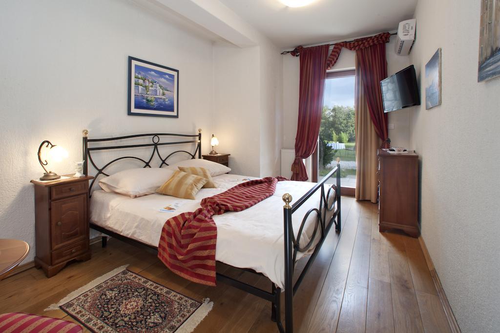 Villa Castello Rausch Valkarin Camera foto