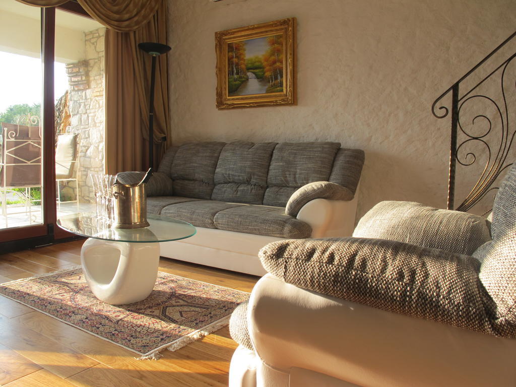 Villa Castello Rausch Valkarin Camera foto